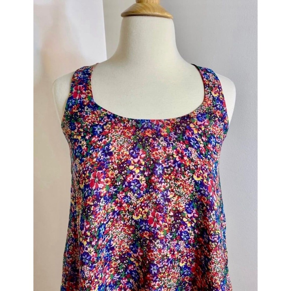 Xhilaration Sleeveless‎ Floral Hankerchief Blouse